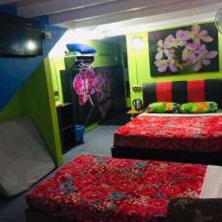 Oyo 90760 Lily Haven Hotel タナ・ラタ エクステリア 写真