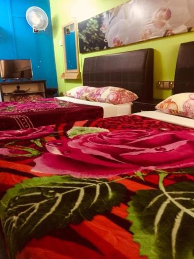 Oyo 90760 Lily Haven Hotel タナ・ラタ エクステリア 写真